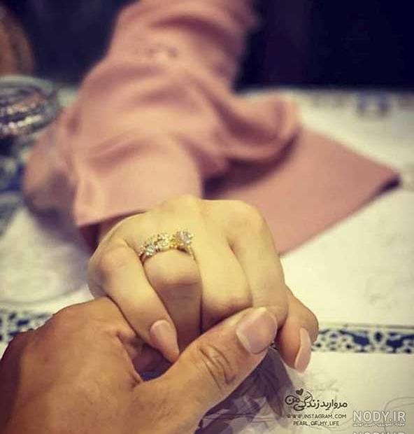 عکس دست دونفره عاشقانه طبیعی عکس دست دونفره عاشقانه طبیعی