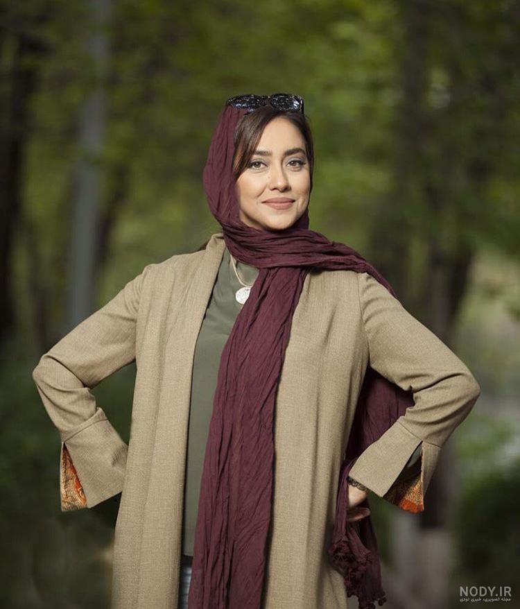 ژست عکاسی دخترانه در باغ