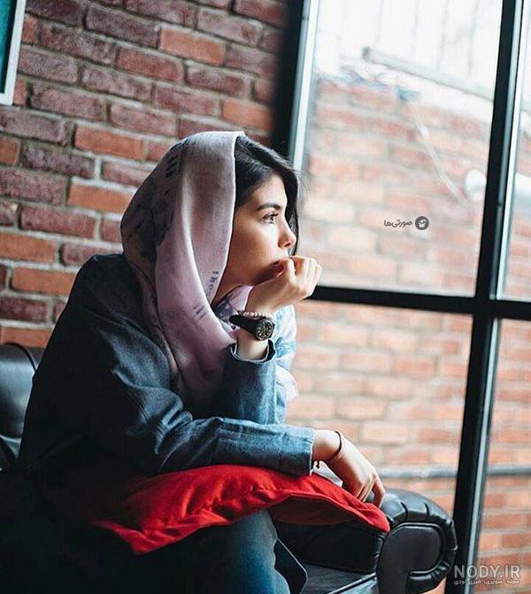 ژست عکاسی در باغ ژست عکاسی در باغ