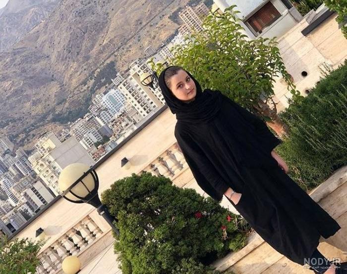 عکس سارا و نیکا در استخر جدید