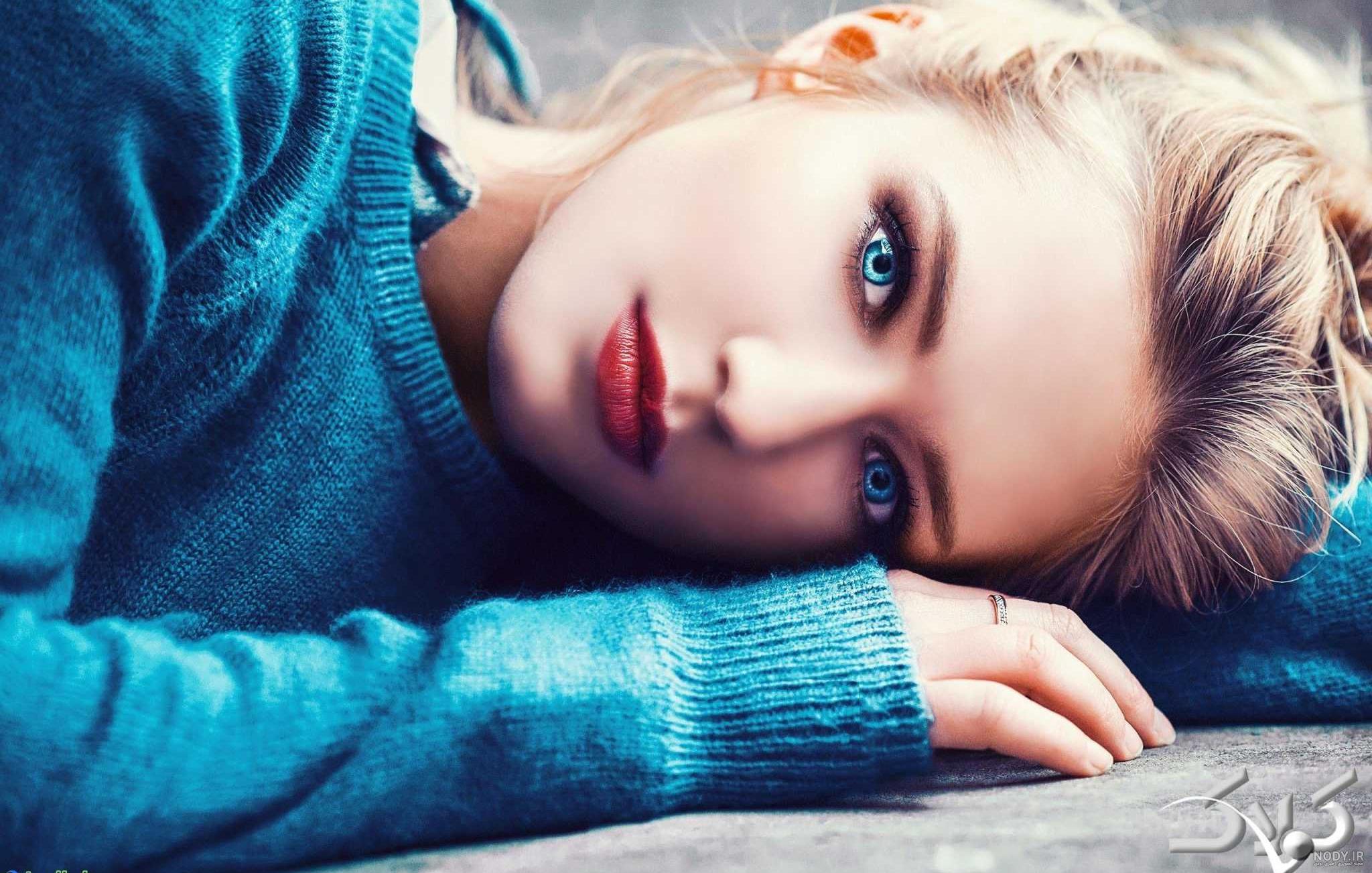 دختر چشم آبی با موهای طلایی