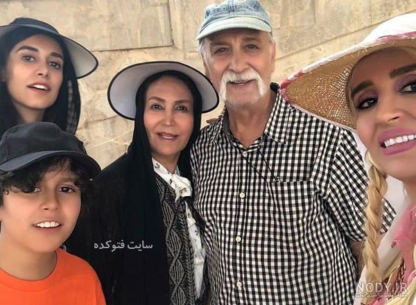 محمود پاک نیت وهمسرش وفرزندانش محمود پاک نیت وهمسرش وفرزندانش