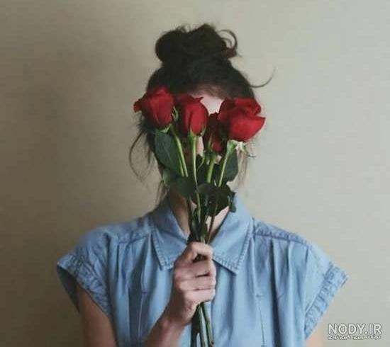 ژست عکس با باکس گل