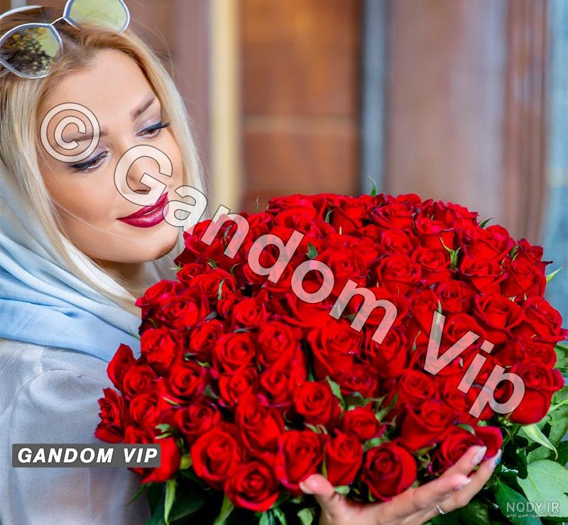 ژست عکس با باکس گل