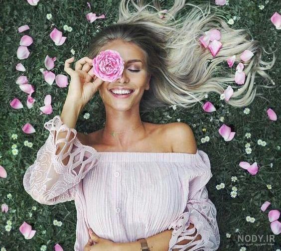 ژست عکس با باکس گل