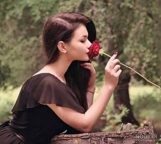 ژست عکس با باکس گل