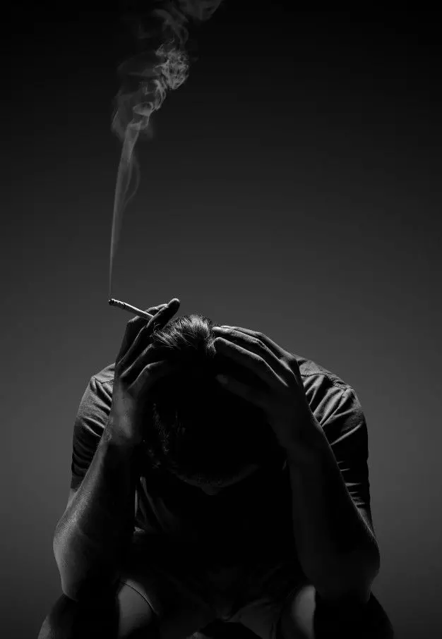  عکس مرد تنها با سیگار