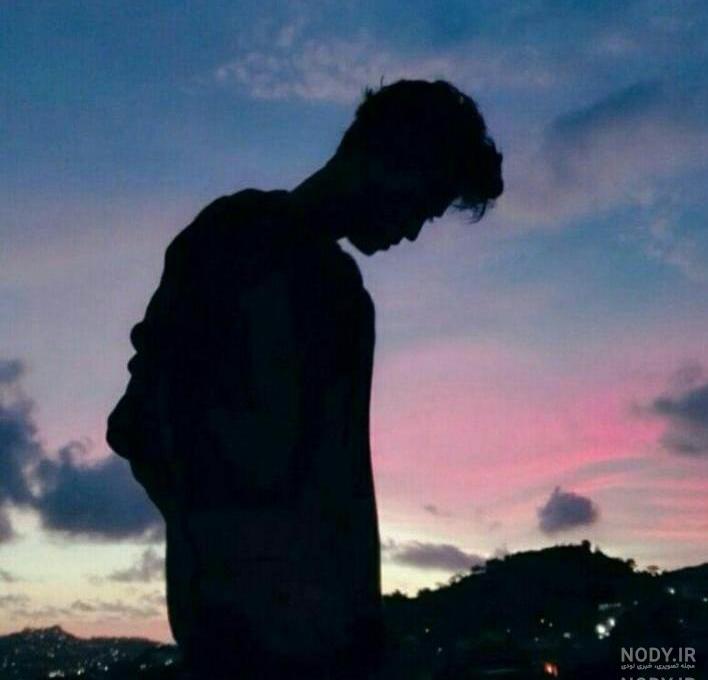 تصویر مرد تنها و غمگین