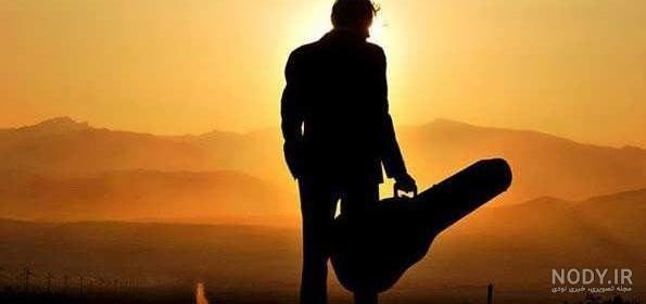 عکس مرد تنها در تاریکی