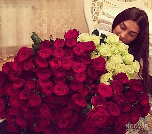 دانلود عکس دختر با گل برای پروفایل دانلود عکس دختر با گل برای پروفایل
