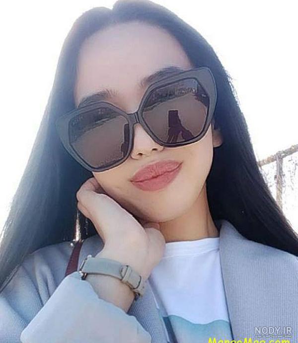 عکس با عینک دودی پسرانه عکس با عینک دودی پسرانه