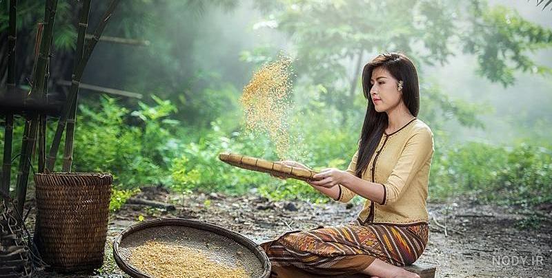 عکس دختر از پشت سر با موهای باز عکس دختر از پشت سر با موهای باز