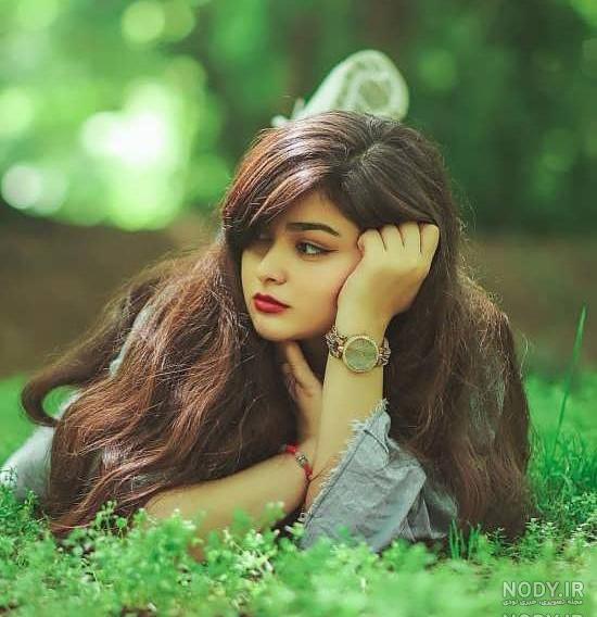 ژست عکس دخترانه در آتلیه ژست عکس دخترانه در آتلیه