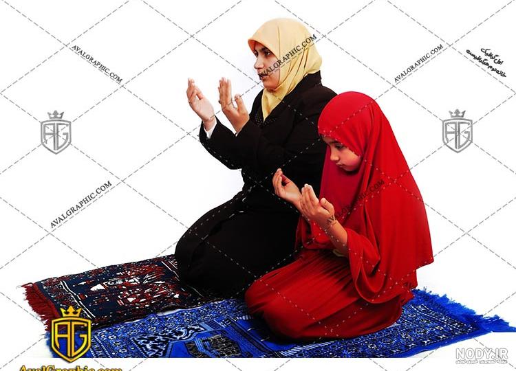 عکس دختر در حال نماز خواندن
