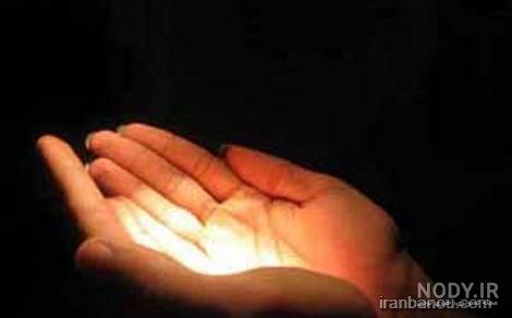 عکس دختری در حال دعا
