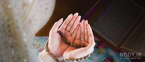 عکس دختری در حال دعا