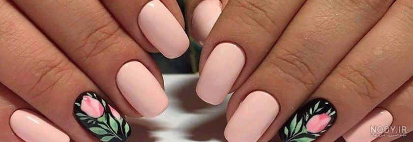 عکس دست لاک زده با گل