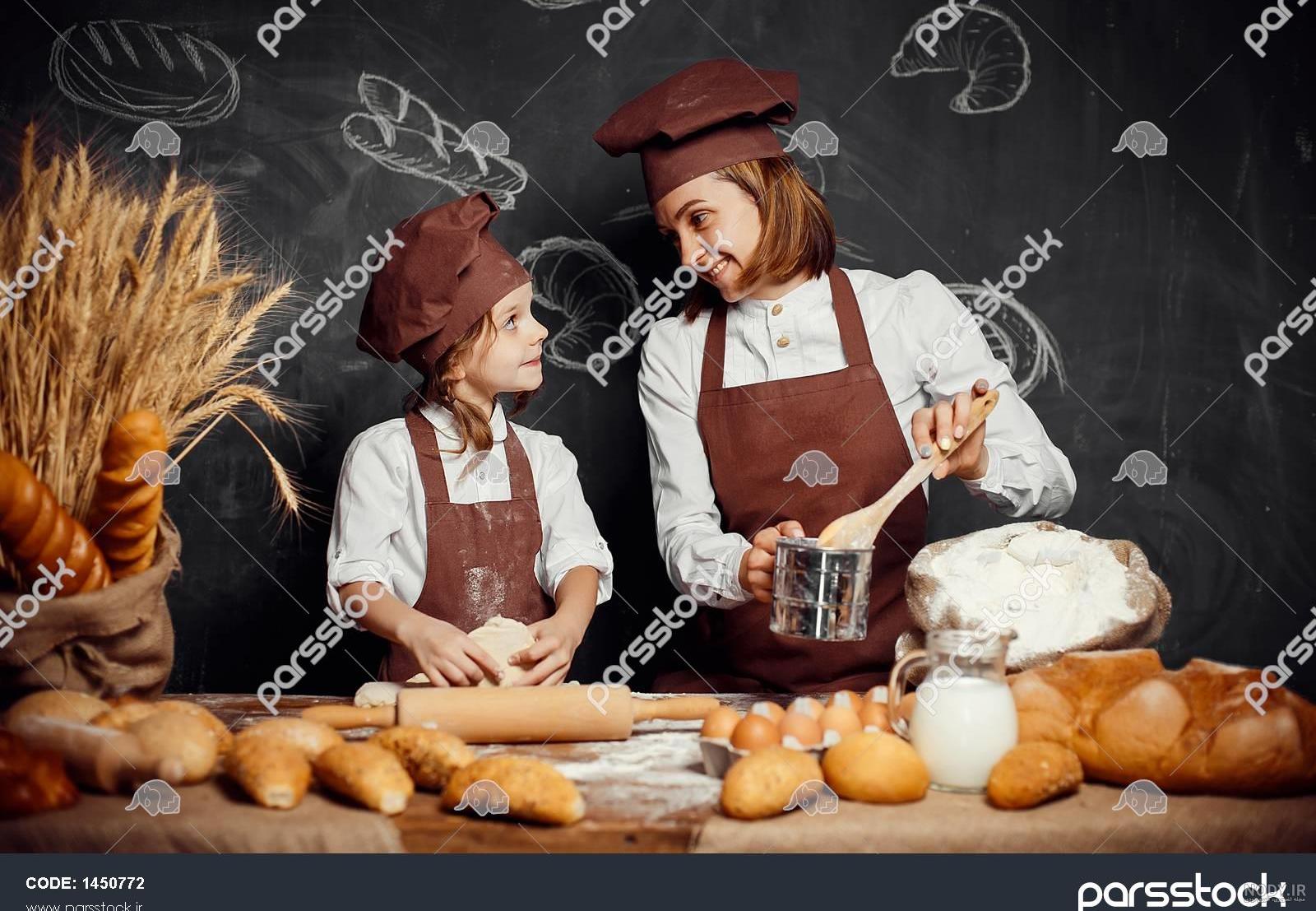 عکس کارتونی دختر در حال آشپزی عکس کارتونی دختر در حال آشپزی