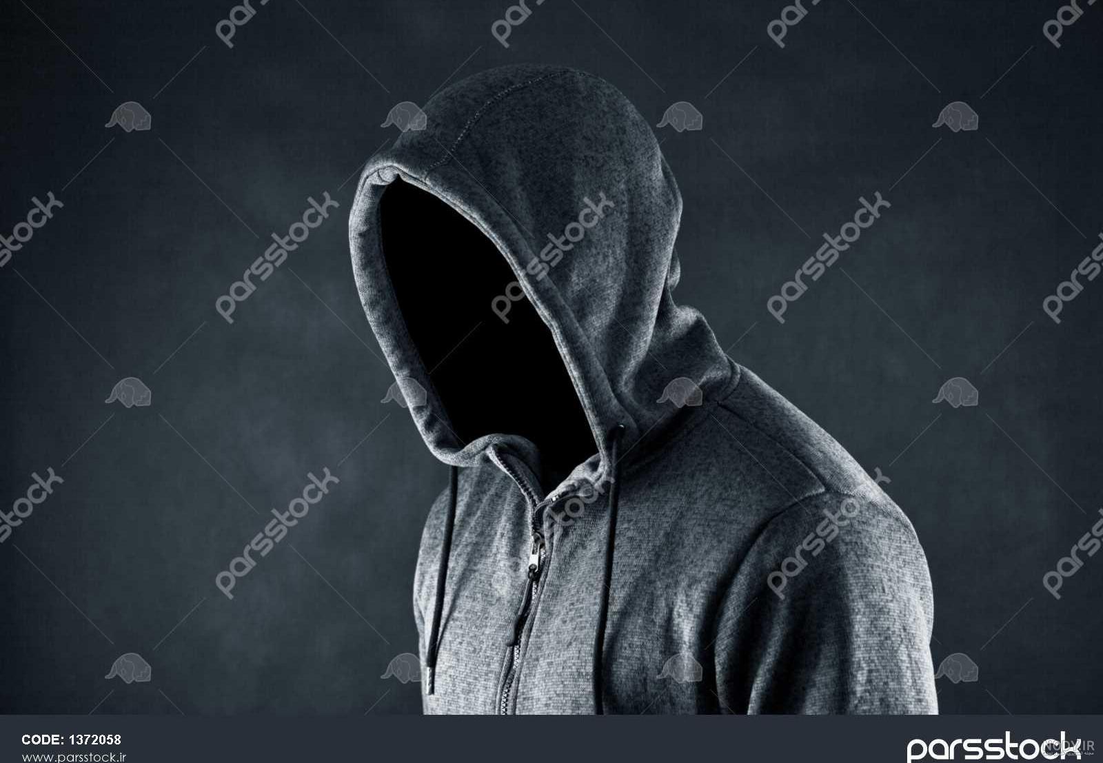 عکس مرد تنها در تاریکی عکس مرد تنها در تاریکی