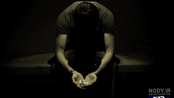 عکس مرد در تاریکی شب عکس مرد در تاریکی شب