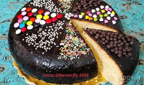 تزیین کیک خانگی ساده با خامه تزیین کیک خانگی ساده با خامه
