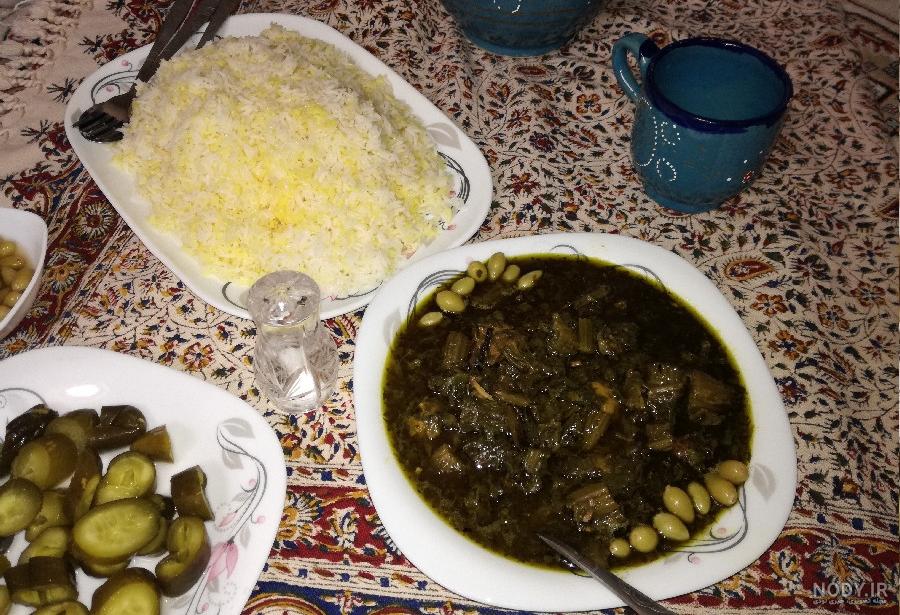 طرز تهیه خورشت کرفس دونفره