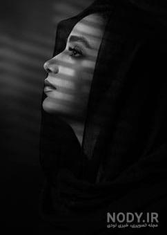 عکس سیاه سفید نیم رخ