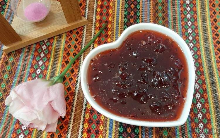 مربای زرشک با پیمانه مربای زرشک با پیمانه