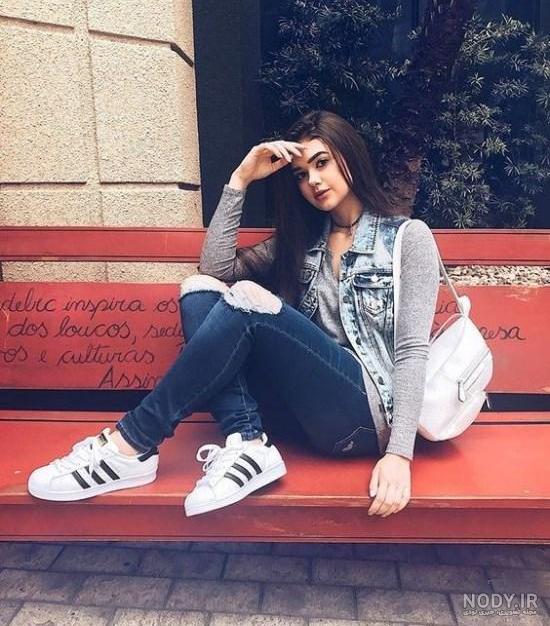 عکس دختر با تفنگ کلاش برای پروفایل