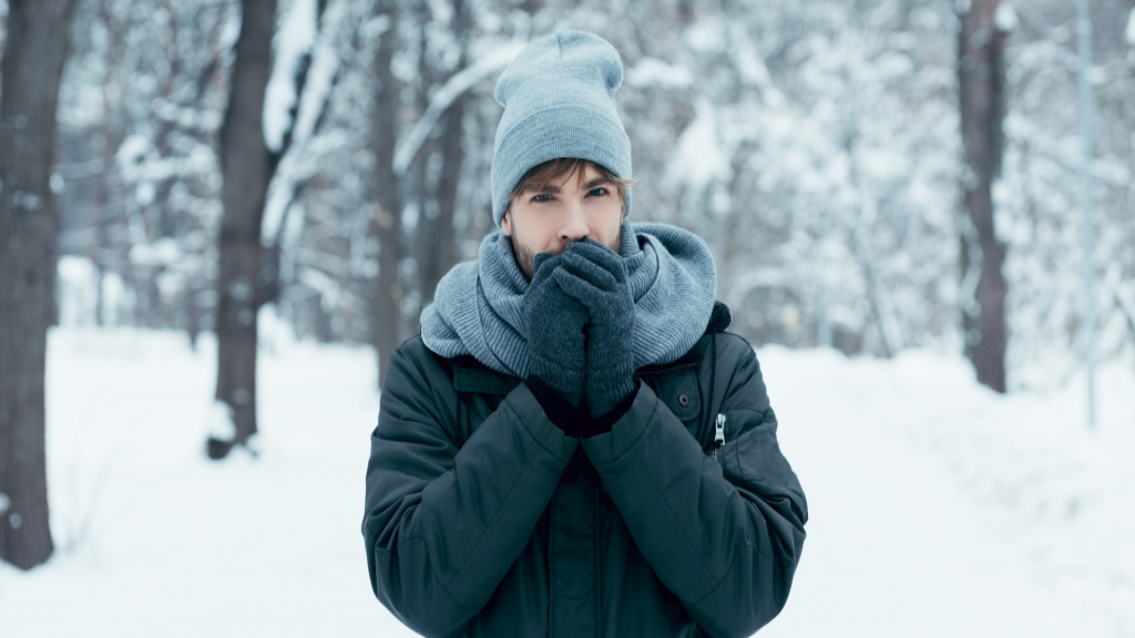  عکس پروفایل پسرانه زمستانی از پشت سر