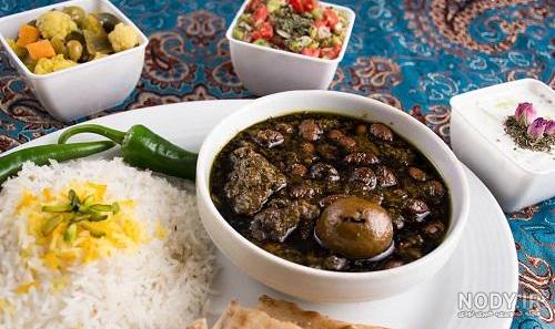 طرز تهیه قورمه سبزی برای 4 نفر