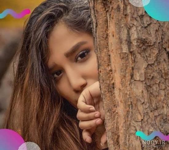ژست عکاسی دخترانه در باغ ژست عکاسی دخترانه در باغ