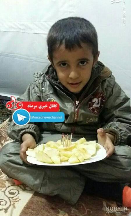 ژست عکس پسر بچه در طبیعت