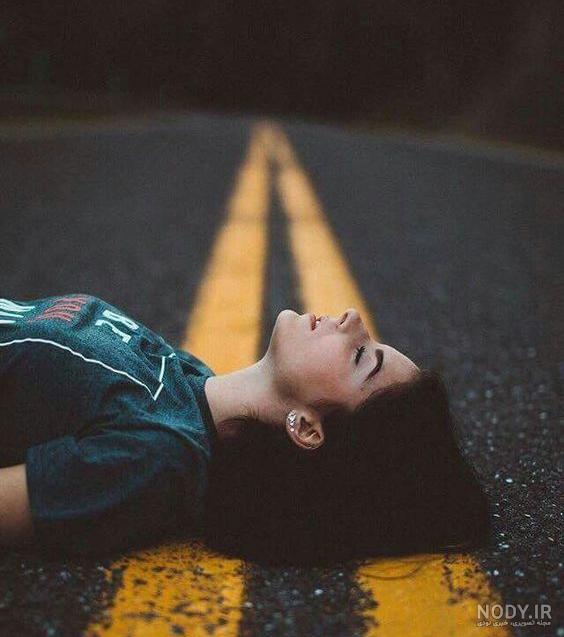 عکس دختر غمگین با متن