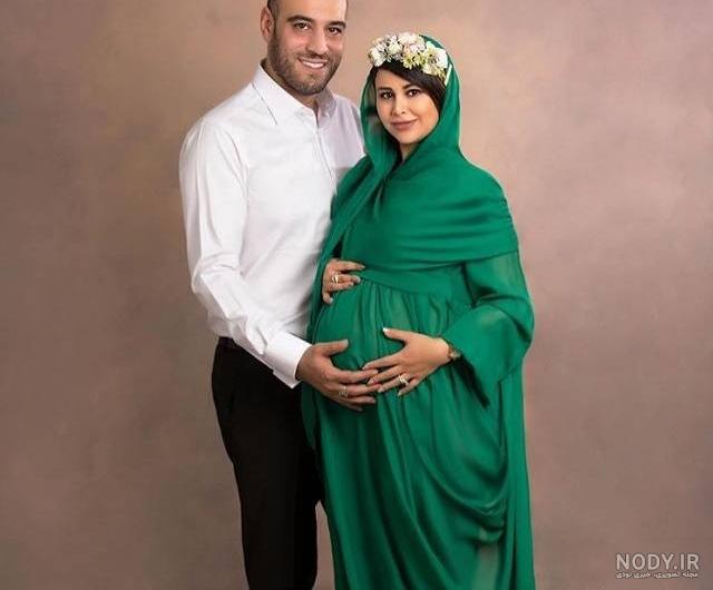 عکس بارداری با لباس نوزاد عکس بارداری با لباس نوزاد