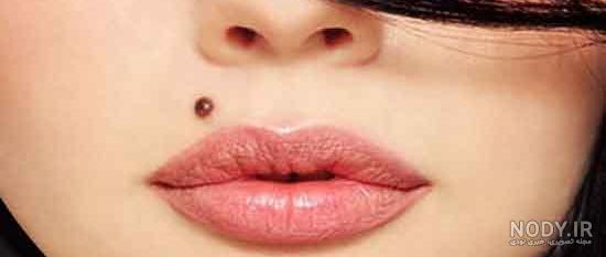 تاتو لب روی گردن تاتو لب روی گردن