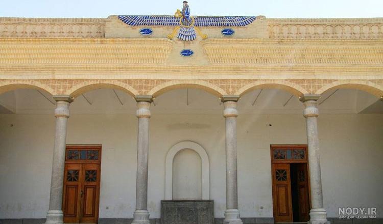 نگاره خیالی زرتشت در آتشکده یزد نگاره خیالی زرتشت در آتشکده یزد
