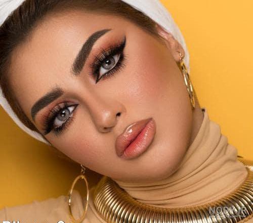 چشم آبی روشن
