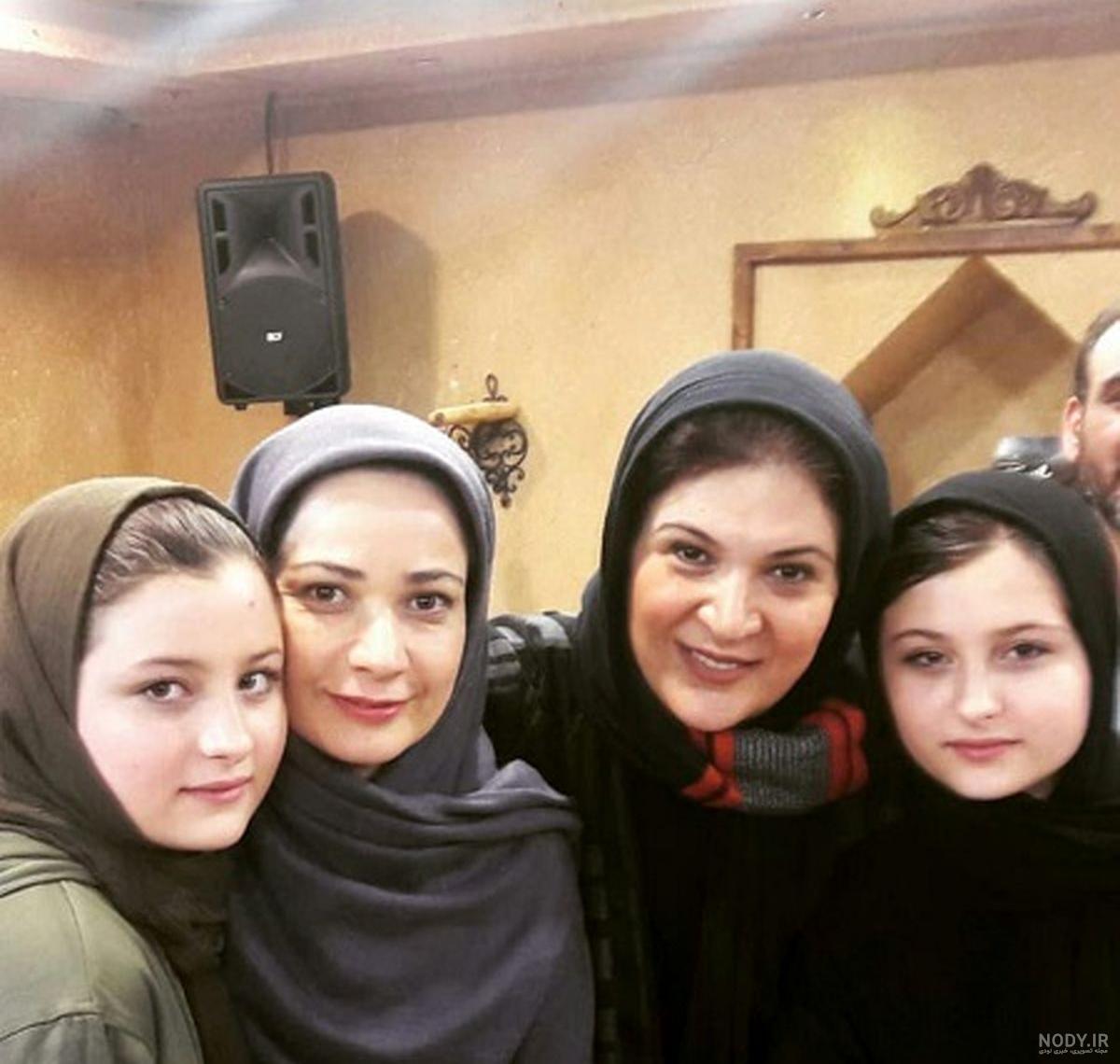 عکس سارا و نیکا در استخر عکس سارا و نیکا در استخر