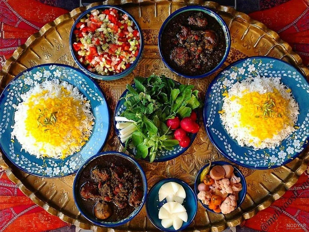 تزیین برنج با زعفران تزیین برنج با زعفران