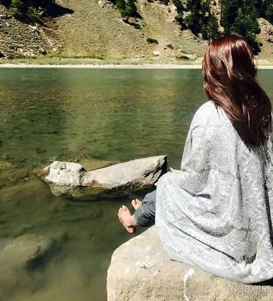 عکس دختر تنها در غروب افتاب عکس دختر تنها در غروب افتاب