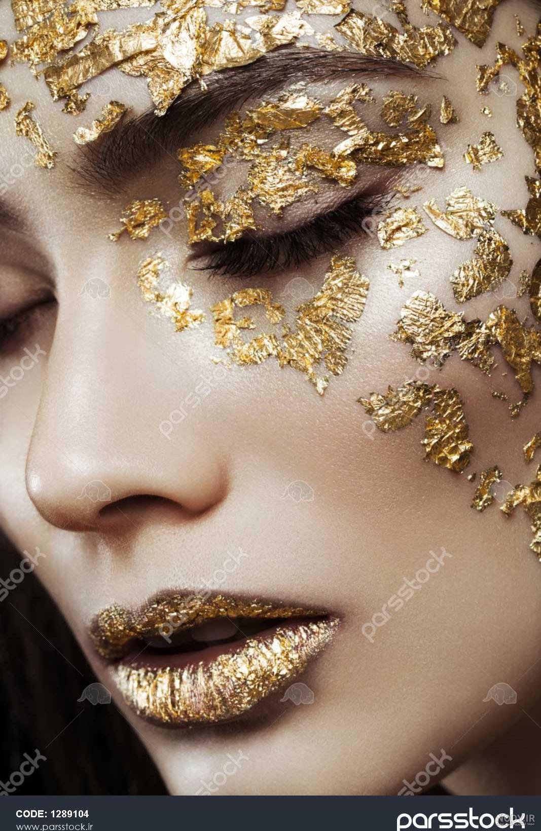 عکس رژ لب کالباسی عکس رژ لب کالباسی