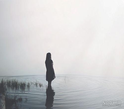 عکس پروفایل دختر تنها نشسته