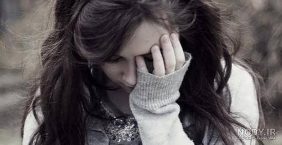 ژست عکاسی غمگین مردانه