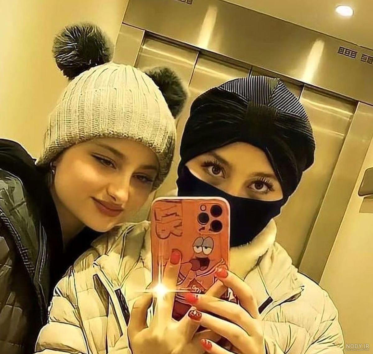 عکس سارا و نیکا در استخر