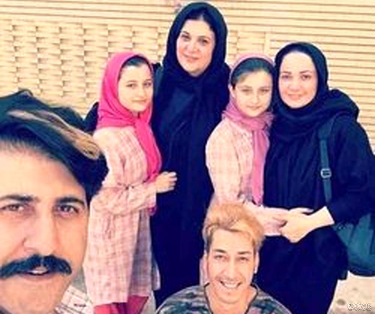 عکس سارا و نیکا در استخر