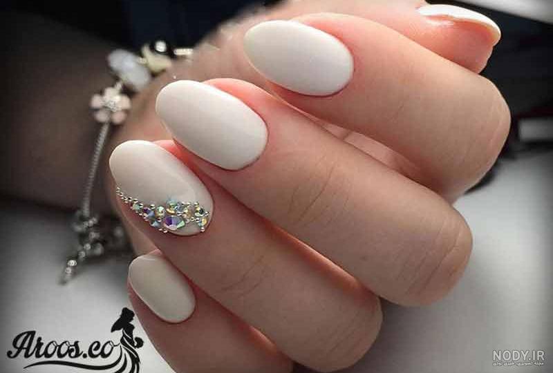 ناخن عروس قرمز
