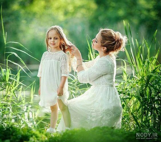  عکس مادر در طبیعت با کودک