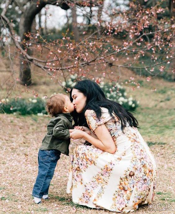  عکس مادر در طبیعت با کودک