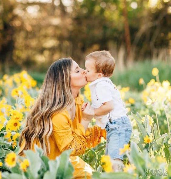  عکس مادر در طبیعت با کودک